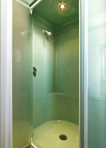 photo of the Green Room's  en-suite shower cubicle.